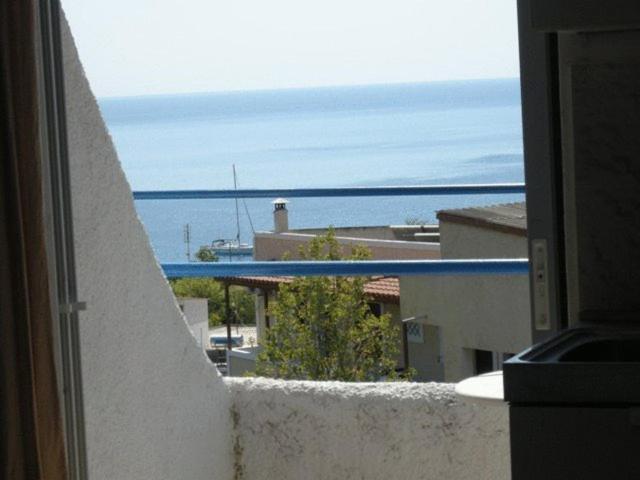 Efrosyni Apartments Agia Marina  Eksteriør bilde