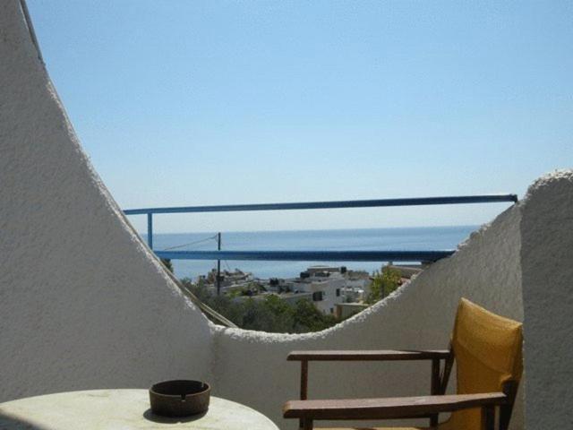 Efrosyni Apartments Agia Marina  Eksteriør bilde